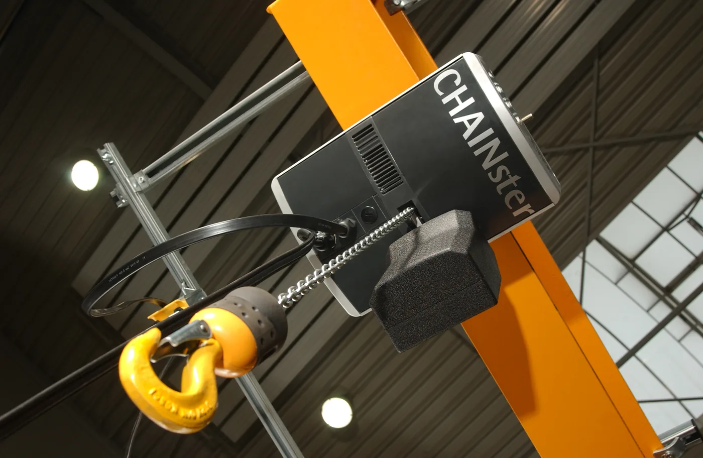 WEWIRA Elektrokettenzug Chainster an Krananlage